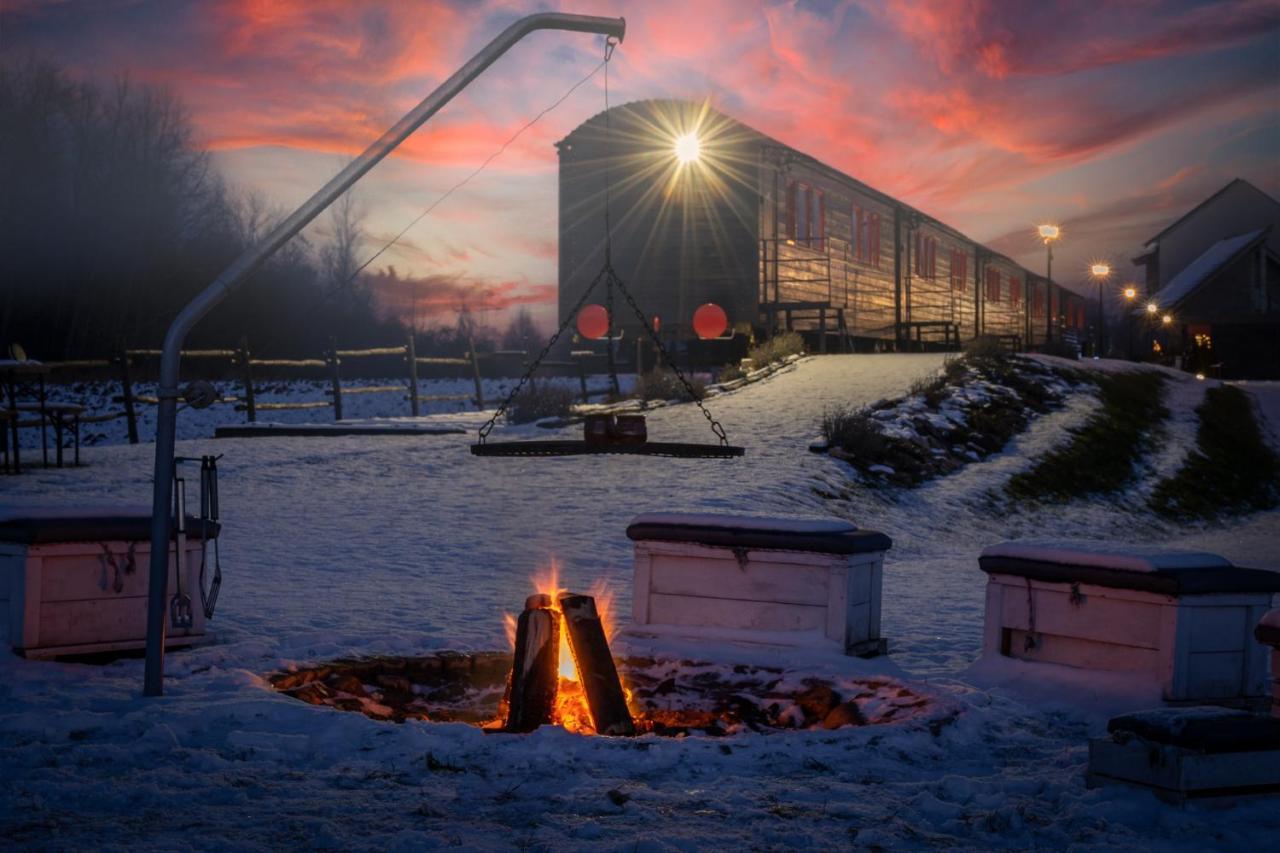 Stacja Galicja - Nocleg W Pociagu Blisko Energylandia 扎托尔 外观 照片